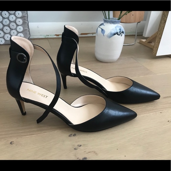 ❄️2 FOR $20 Nine West Leather Kitten Heels - Picture 2 of 5